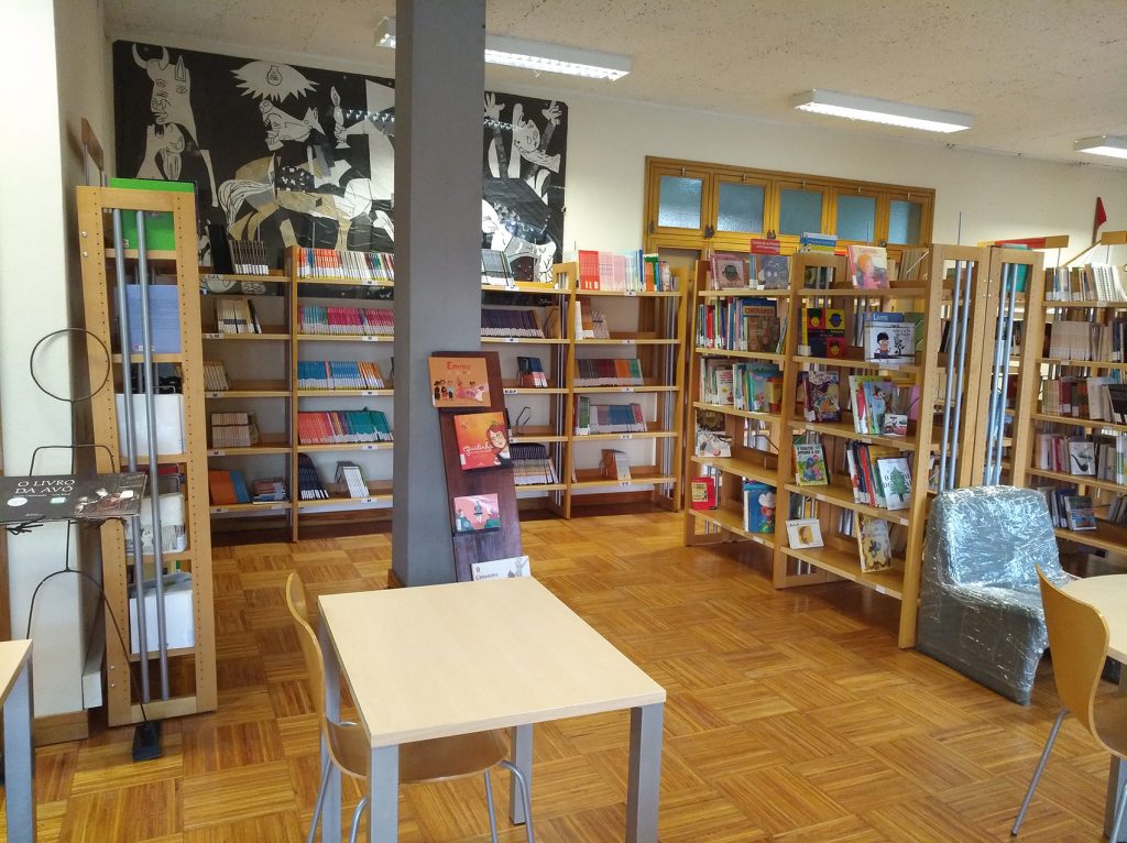 Aviso de Abertura - Concurso externo para professor bibliotecário