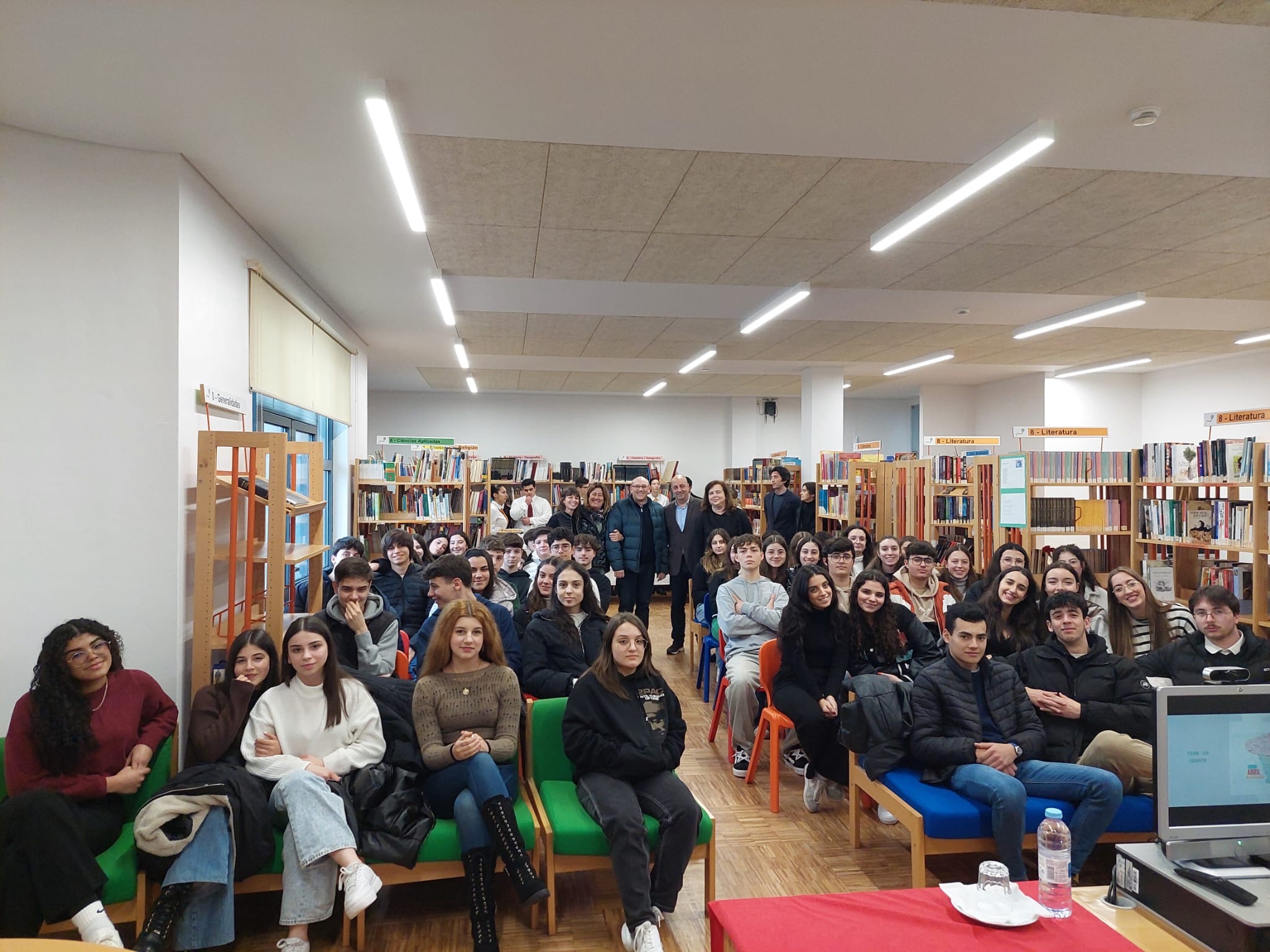 Deputado António Pedro Faria fala sobre a sua experiência política aos alunos do Parlamento dos Jovens do AEI