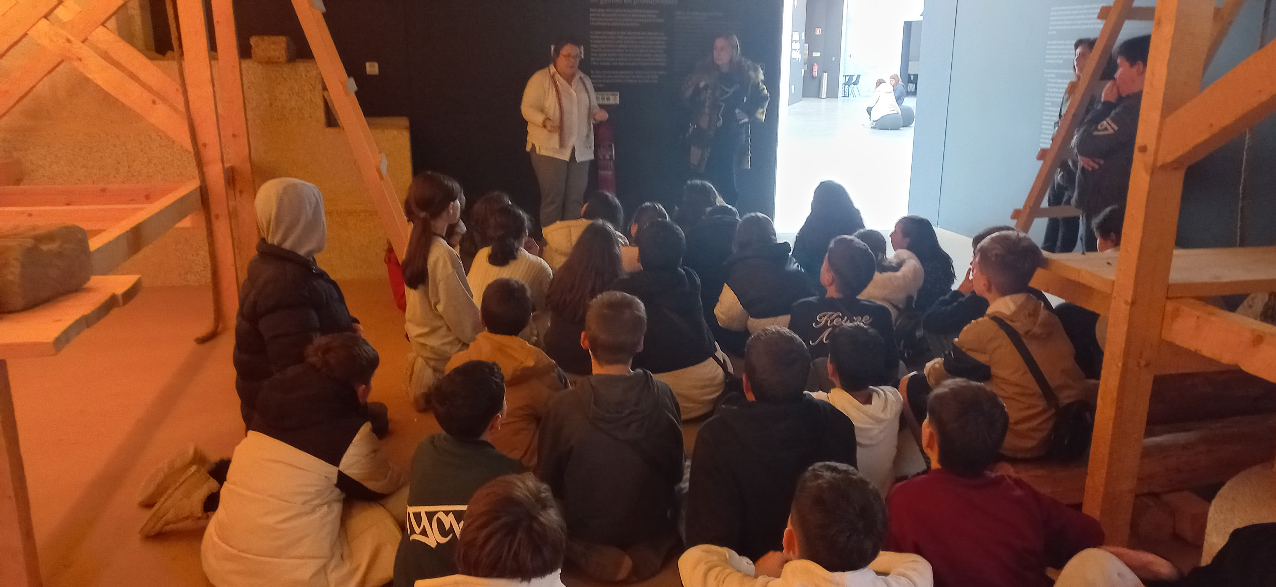 Fomos ao teatro e ao Centro de Interpretação do Românico!