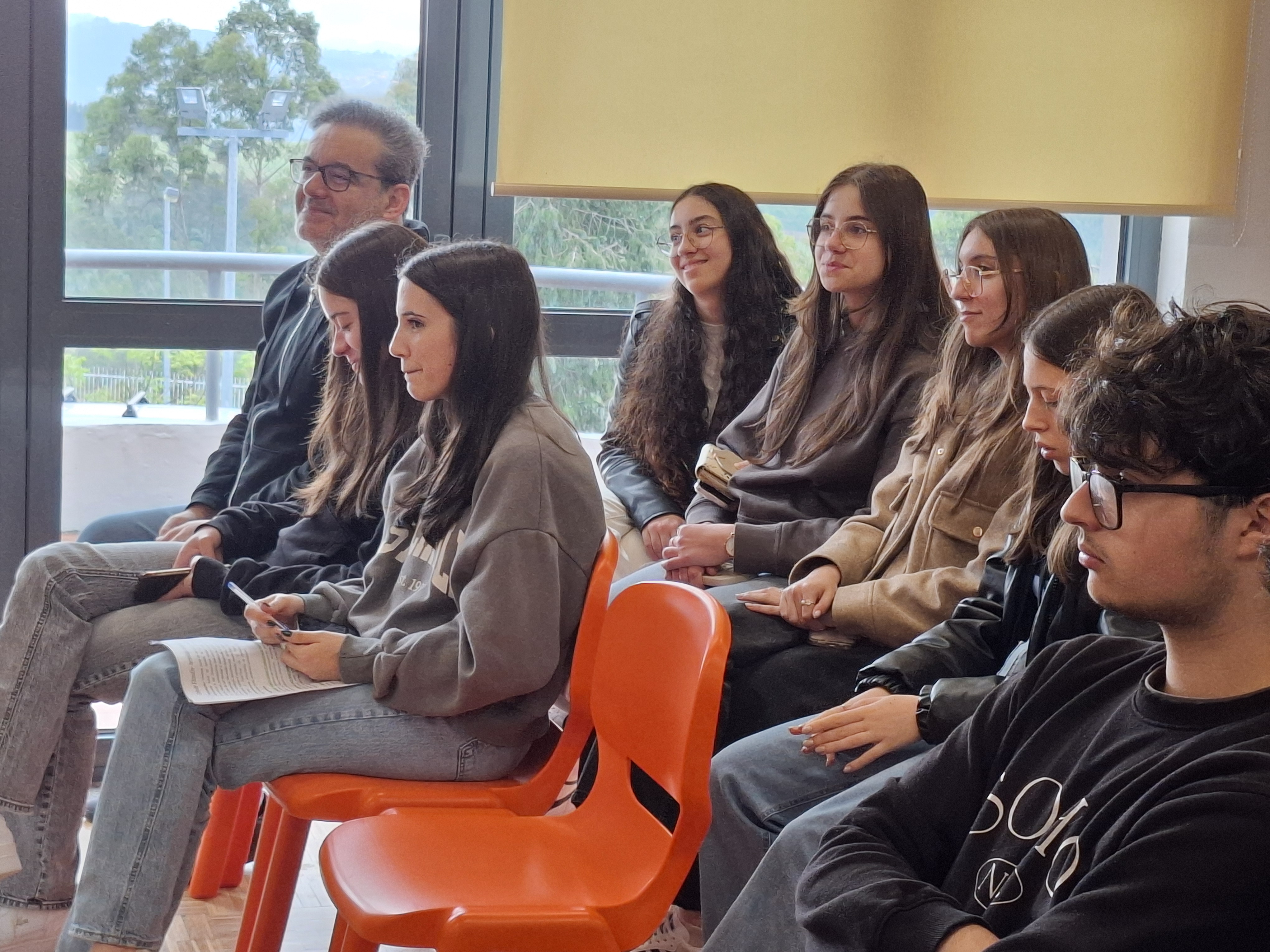 Um diálogo filosófico CONDENADOS E CONECTADOS