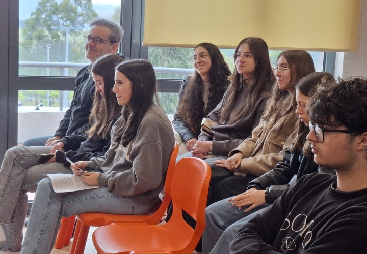 Um diálogo filosófico CONDENADOS E CONECTADOS