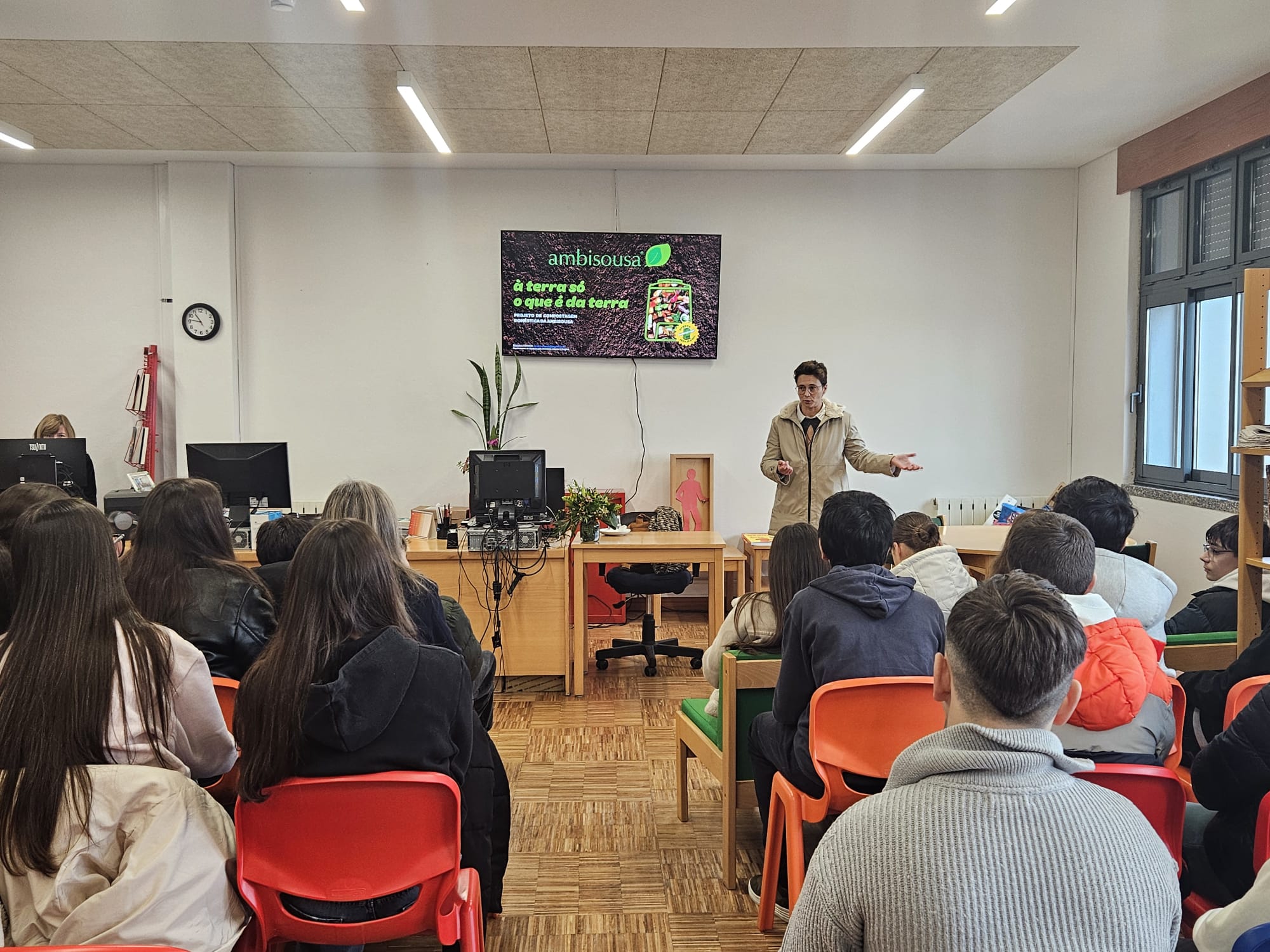 Ação sobre Compostagem para alunos dos 8.º Ano